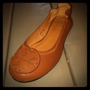 Tory Burch light brown leather flats - sz 10